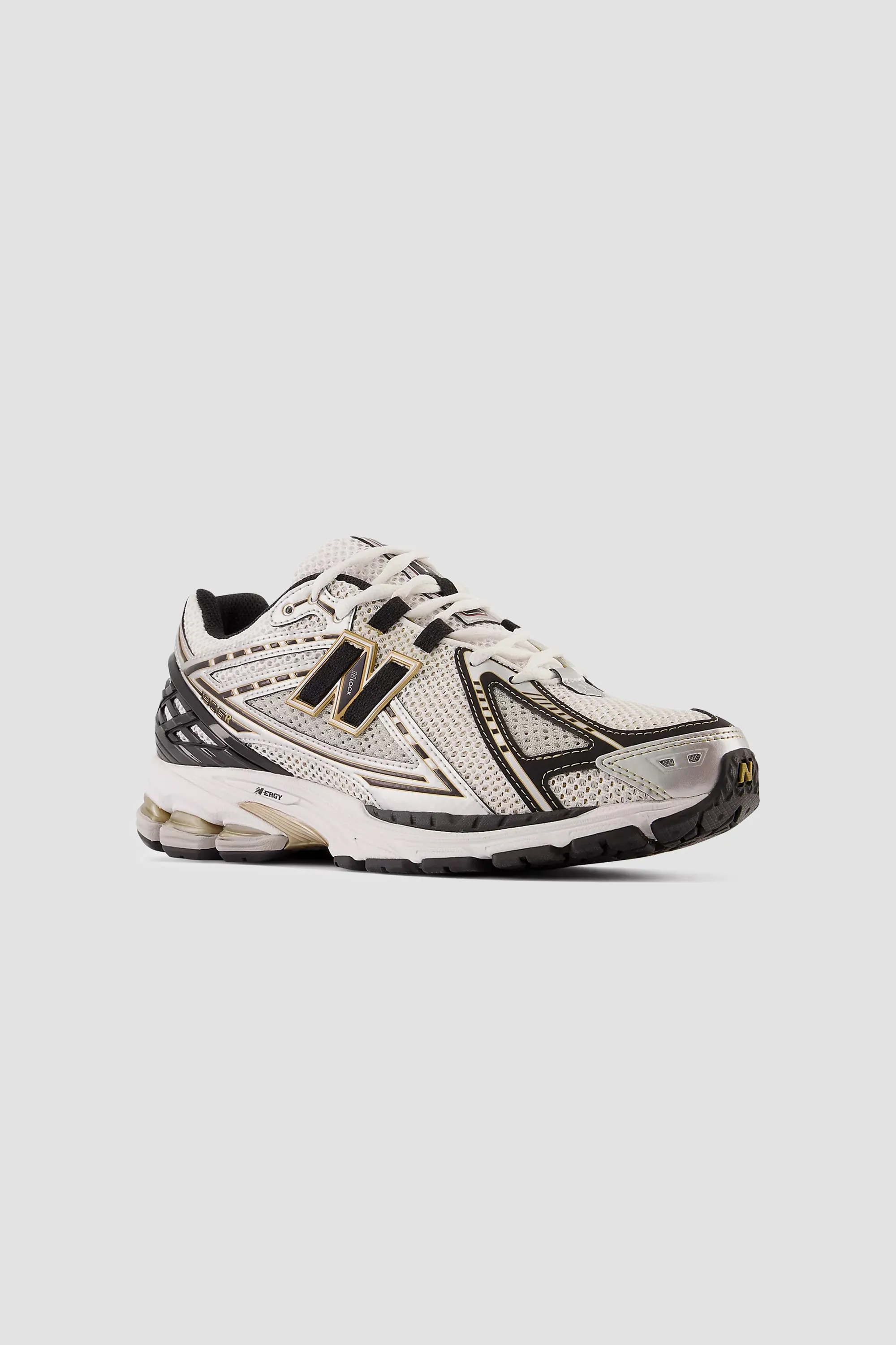 New Balance Men's 1906R Shoe in Metallic Silver with Metallic Gold